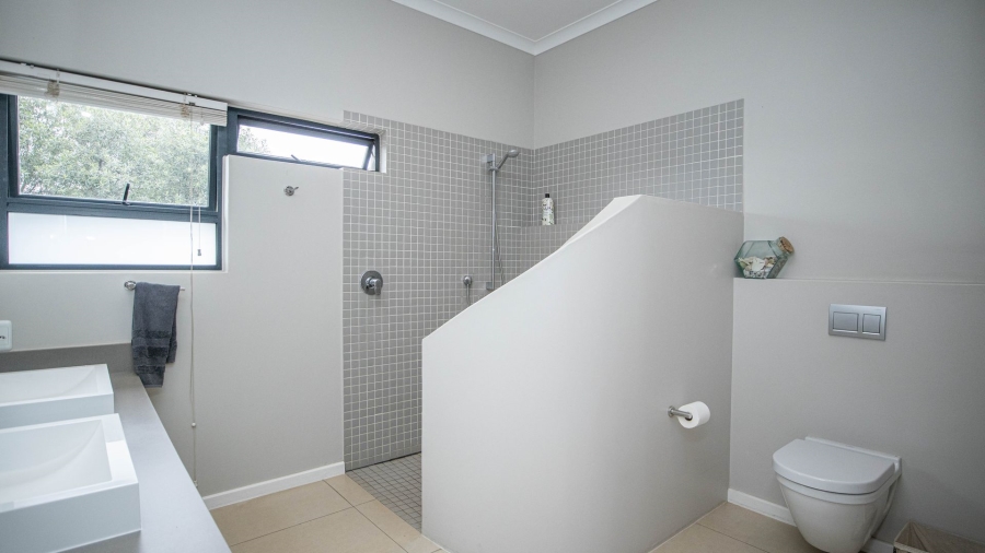 5 Bedroom Property for Sale in The Coves North West